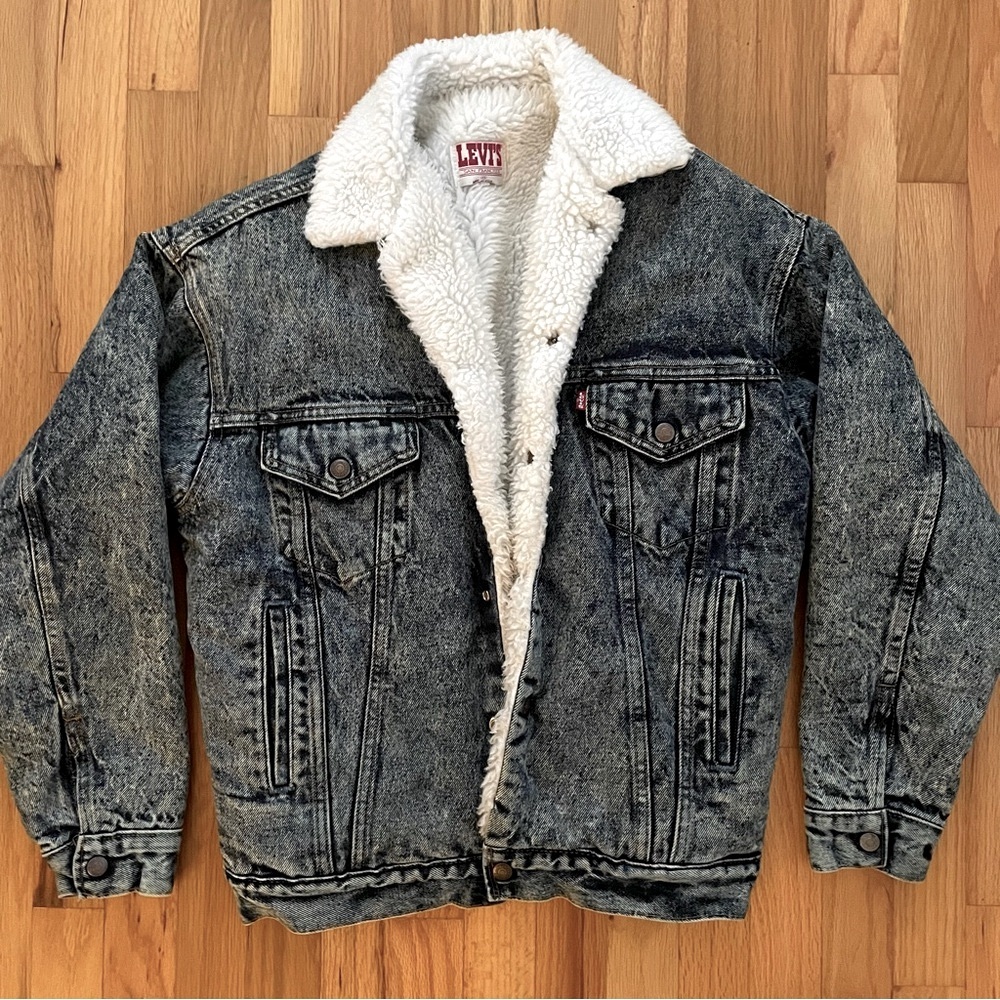 LEVI’S | Vintage ✨ Sherpa Lined Acid Wash Denim Jacket